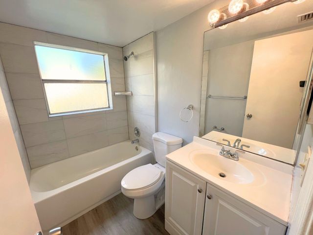 843 Twin Lakes Dr 30B, Coral Springs, FL 33071