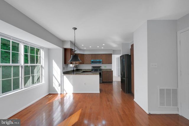 9802 FOX RUN DR, Clinton, MD 20735