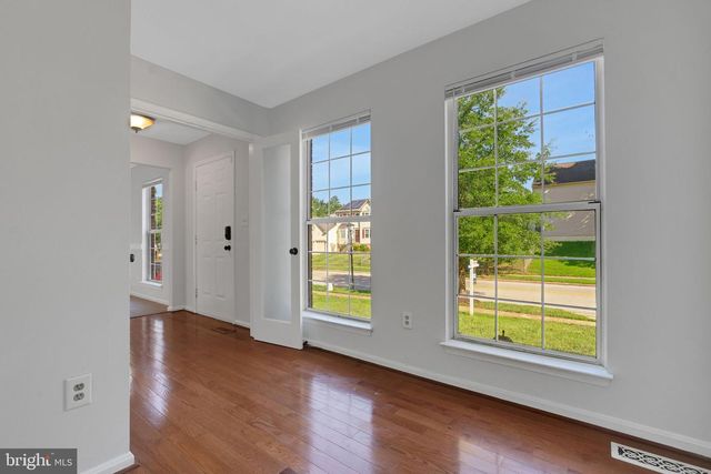 9802 FOX RUN DR, Clinton, MD 20735