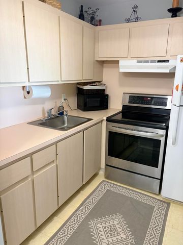 14 Easthampton A, West Palm Beach, FL 33417