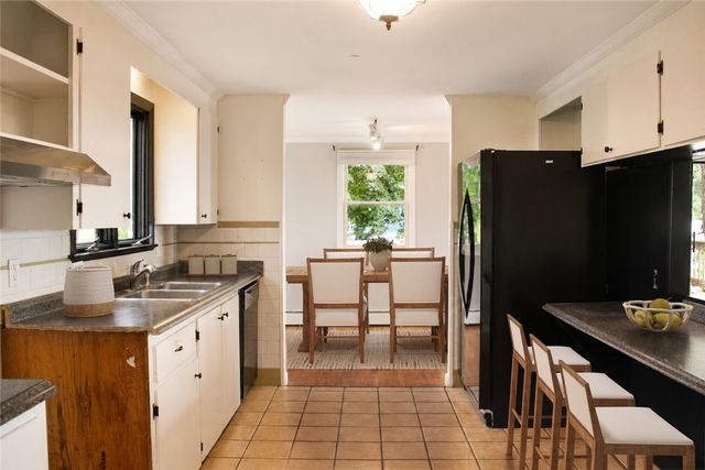 10 Johnnycake Lane, Portsmouth, RI 02871