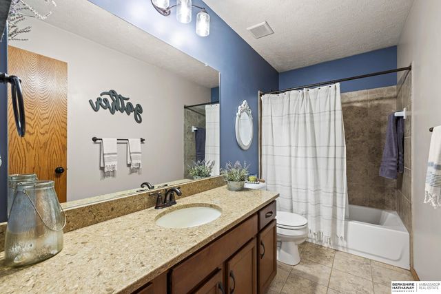 1908 Apollo Lane, Papillion, NE 68133