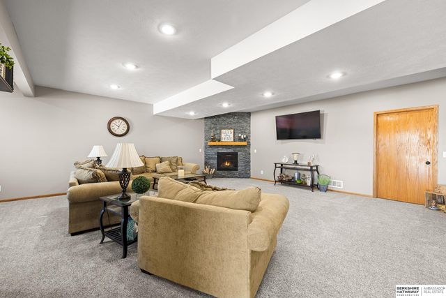 1908 Apollo Lane, Papillion, NE 68133