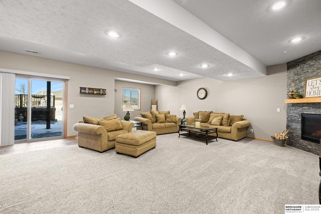 1908 Apollo Lane, Papillion, NE 68133