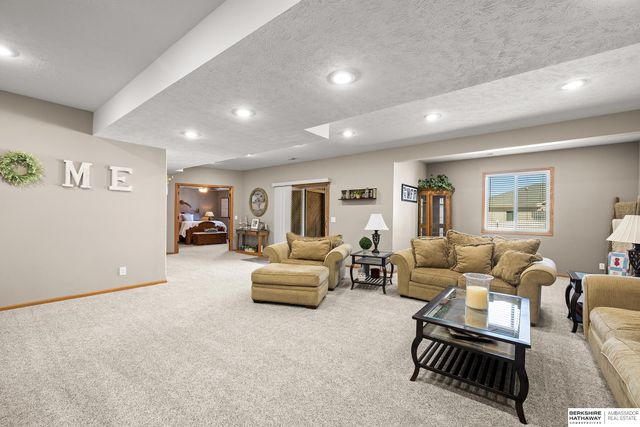1908 Apollo Lane, Papillion, NE 68133