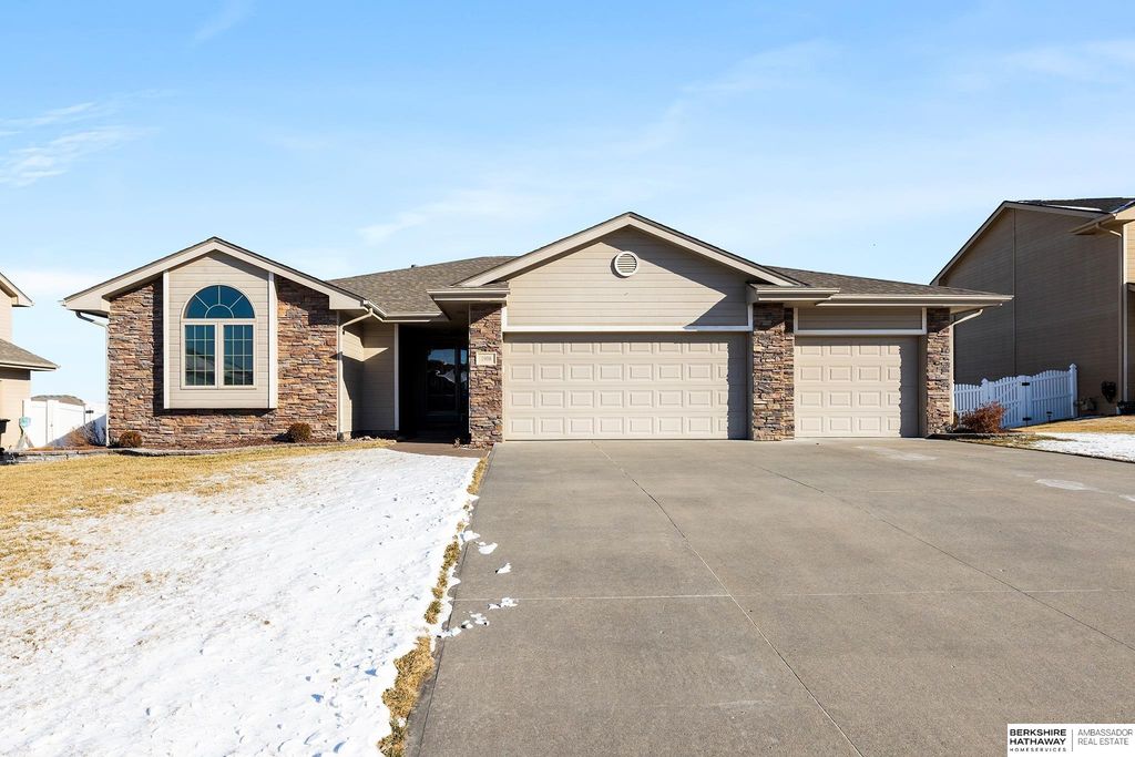 1908 Apollo Lane, Papillion, NE 68133