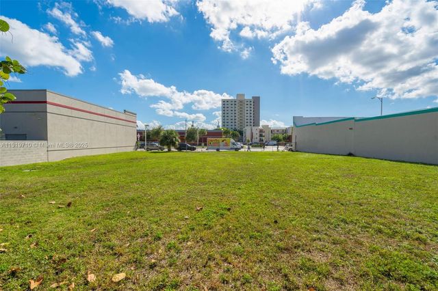 1025 W Flagler St, Miami, FL 33130