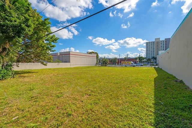 1025 W Flagler St, Miami, FL 33130