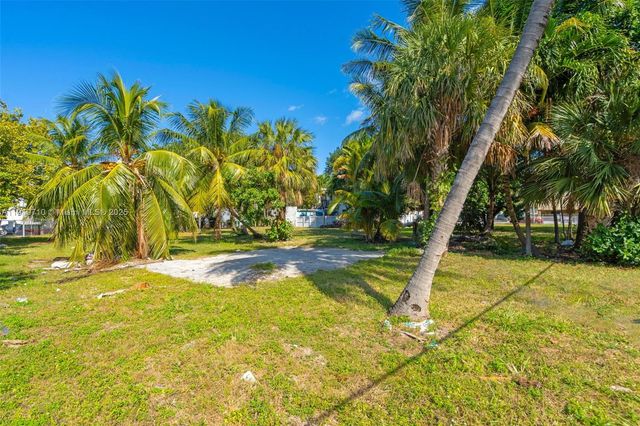 1025 W Flagler St, Miami, FL 33130