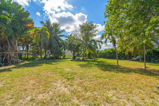 1025 W Flagler St, Miami, FL 33130