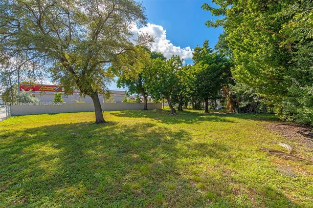 1025 W Flagler St, Miami, FL 33130