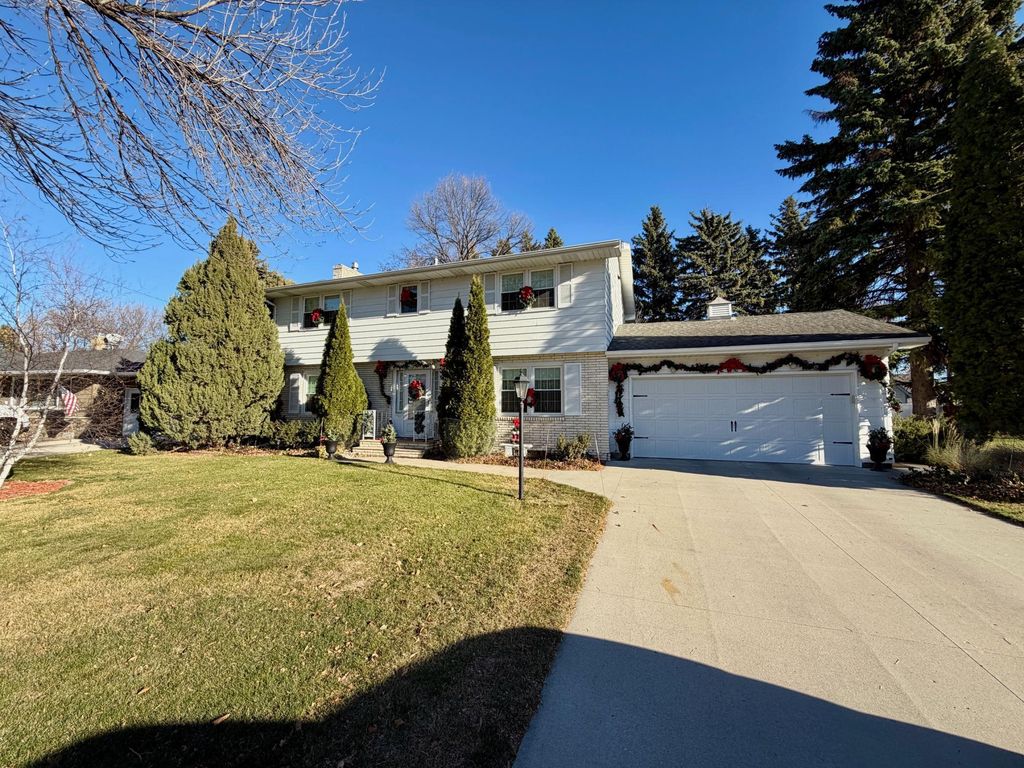 2602 Rivershore Drive, Moorhead, MN 56560