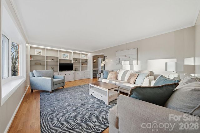 1347 10th Street Drive NW, Hickory, NC 28601