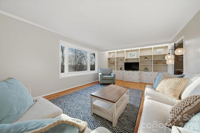 1347 10th Street Drive NW, Hickory, NC 28601