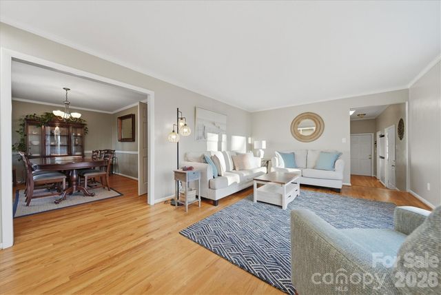 1347 10th Street Drive NW, Hickory, NC 28601