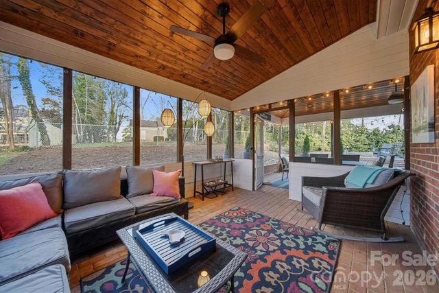 1347 10th Street Drive NW, Hickory, NC 28601