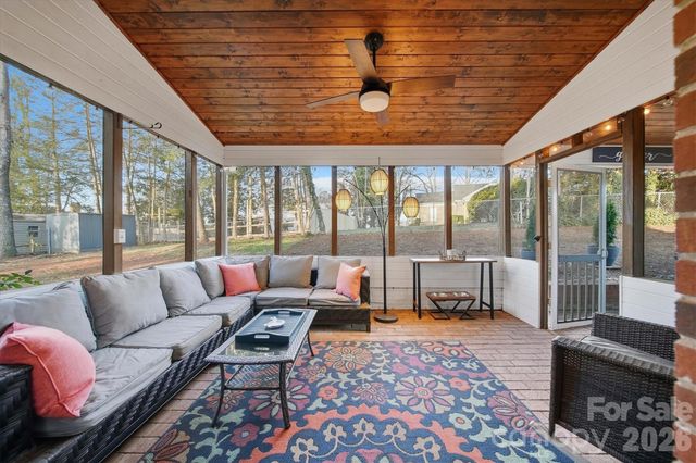 1347 10th Street Drive NW, Hickory, NC 28601