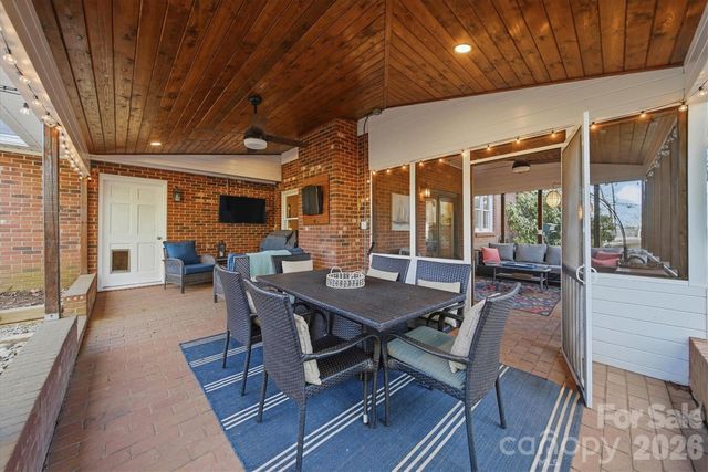 1347 10th Street Drive NW, Hickory, NC 28601