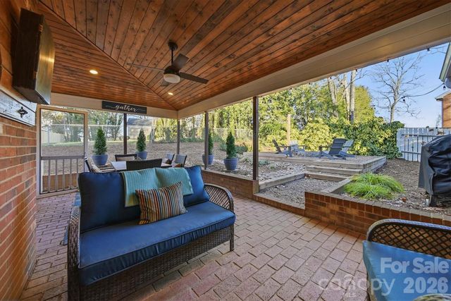 1347 10th Street Drive NW, Hickory, NC 28601