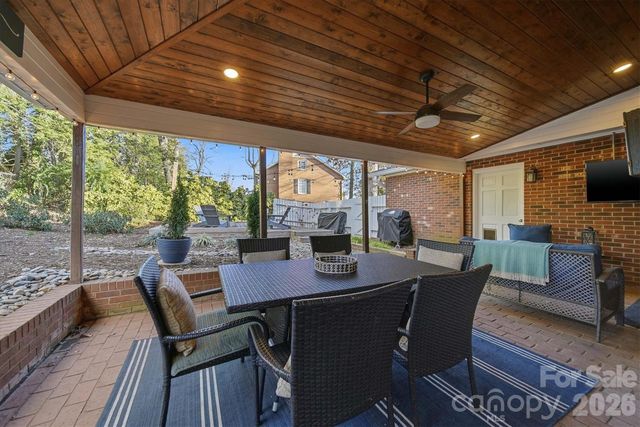 1347 10th Street Drive NW, Hickory, NC 28601