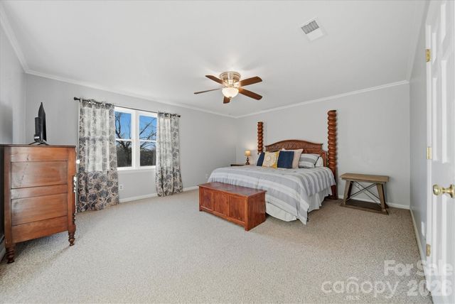 1347 10th Street Drive NW, Hickory, NC 28601