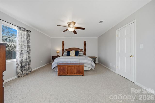 1347 10th Street Drive NW, Hickory, NC 28601