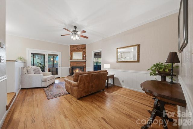 1347 10th Street Drive NW, Hickory, NC 28601