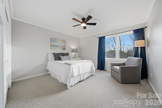 1347 10th Street Drive NW, Hickory, NC 28601