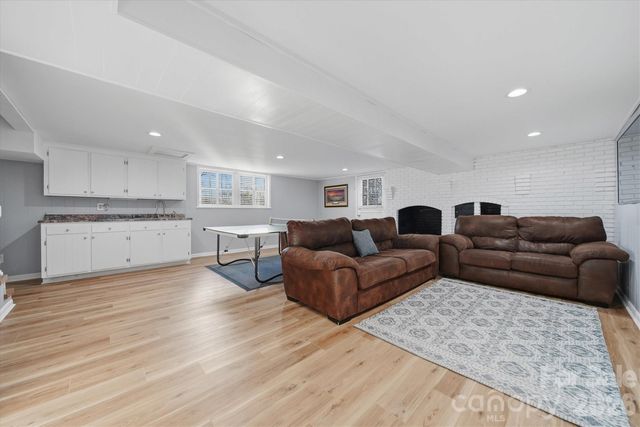 1347 10th Street Drive NW, Hickory, NC 28601