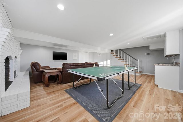 1347 10th Street Drive NW, Hickory, NC 28601