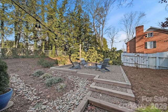 1347 10th Street Drive NW, Hickory, NC 28601