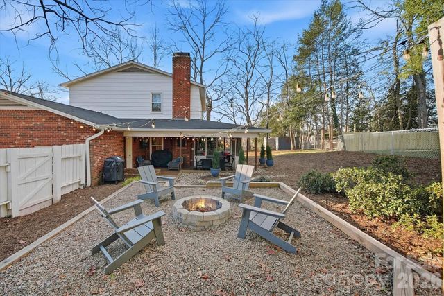 1347 10th Street Drive NW, Hickory, NC 28601