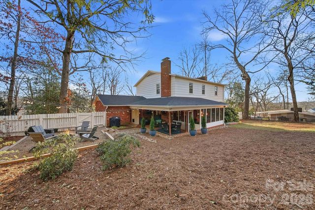 1347 10th Street Drive NW, Hickory, NC 28601