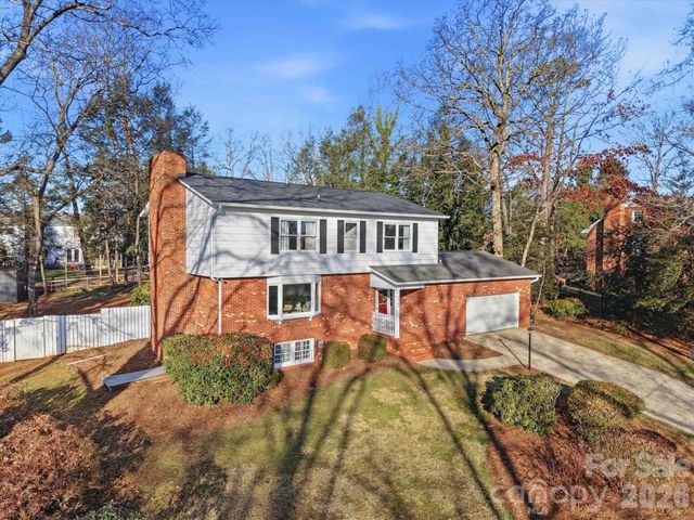 1347 10th Street Drive NW, Hickory, NC 28601