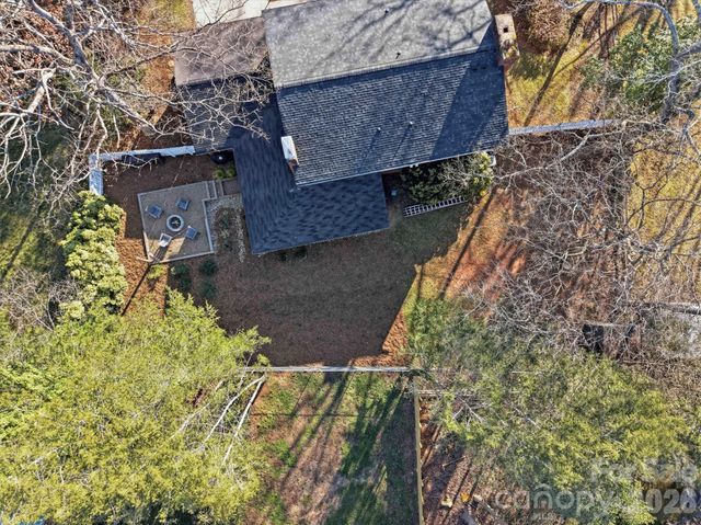 1347 10th Street Drive NW, Hickory, NC 28601