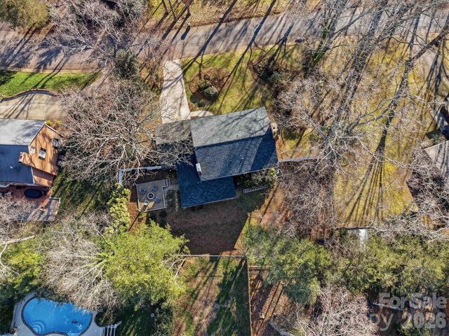 1347 10th Street Drive NW, Hickory, NC 28601