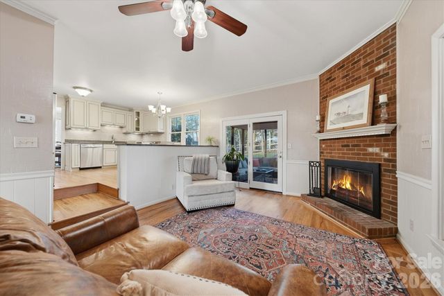 1347 10th Street Drive NW, Hickory, NC 28601