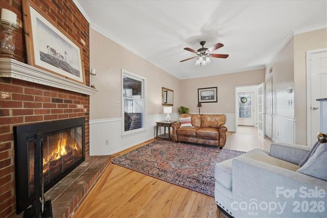 1347 10th Street Drive NW, Hickory, NC 28601