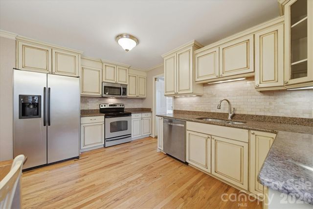 1347 10th Street Drive NW, Hickory, NC 28601