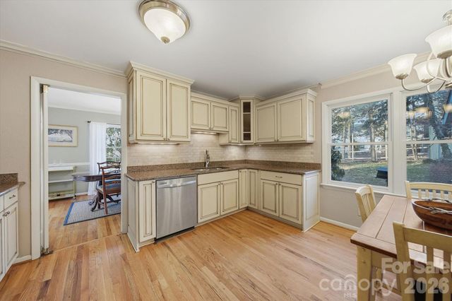 1347 10th Street Drive NW, Hickory, NC 28601