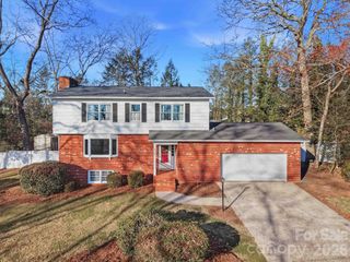 1347 10th Street Drive NW, Hickory, NC 28601