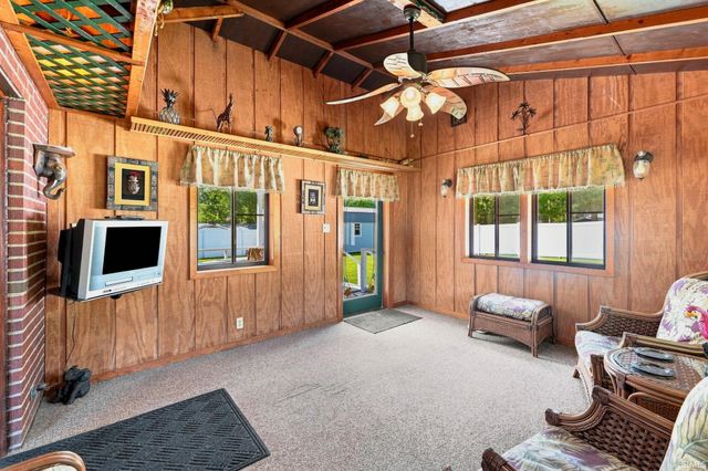 9504 Manor Woods Road, Fort Wayne, IN 46804