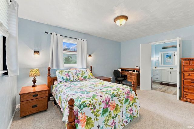 9504 Manor Woods Road, Fort Wayne, IN 46804