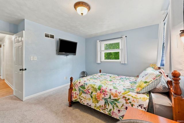 9504 Manor Woods Road, Fort Wayne, IN 46804