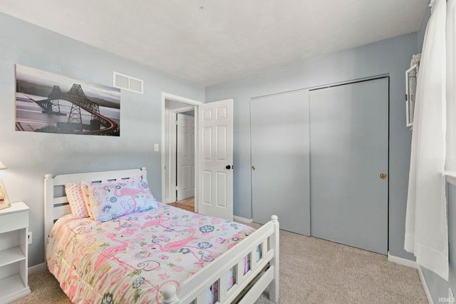 9504 Manor Woods Road, Fort Wayne, IN 46804