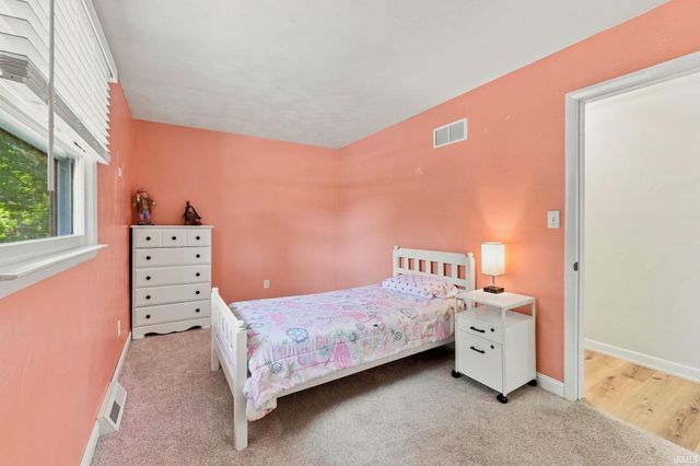 9504 Manor Woods Road, Fort Wayne, IN 46804