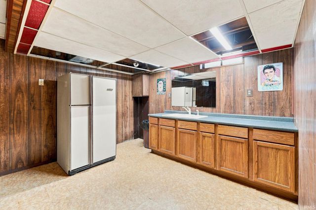 9504 Manor Woods Road, Fort Wayne, IN 46804
