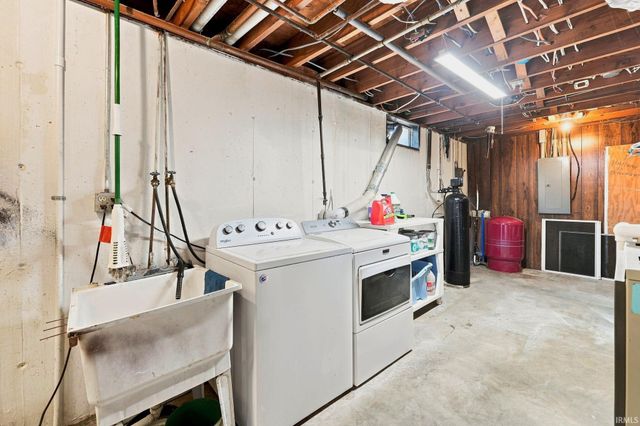 9504 Manor Woods Road, Fort Wayne, IN 46804