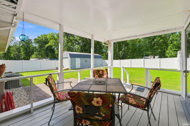 9504 Manor Woods Road, Fort Wayne, IN 46804
