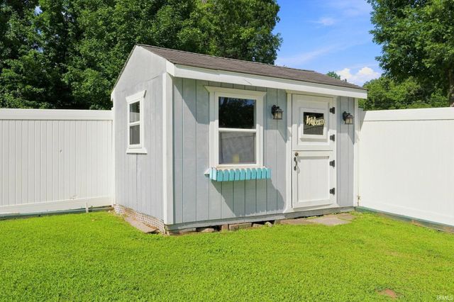 9504 Manor Woods Road, Fort Wayne, IN 46804